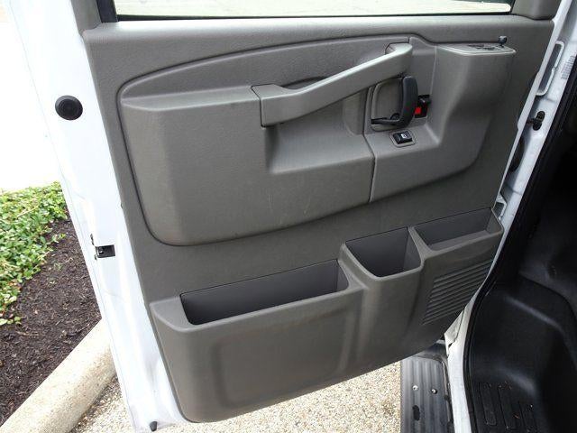 2023 Chevrolet Express Passenger 3500 1LS