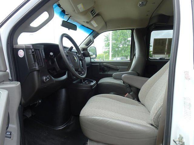 2023 Chevrolet Express Passenger 3500 1LS