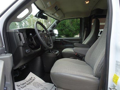 2025 Chevrolet Express Passenger 1LT