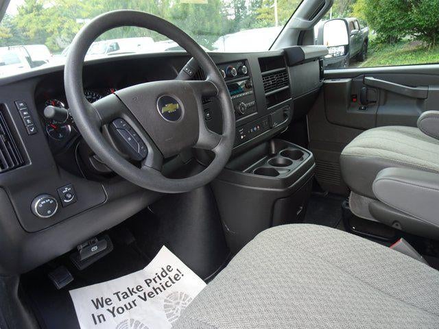 2025 Chevrolet Express Passenger 1LT
