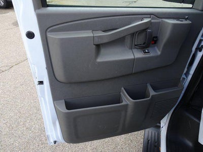 2025 Chevrolet Express Passenger 1LT