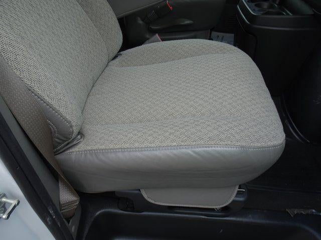 2025 Chevrolet Express Passenger 1LT