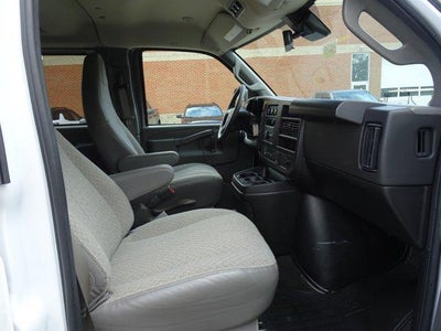 2025 Chevrolet Express Passenger 1LT