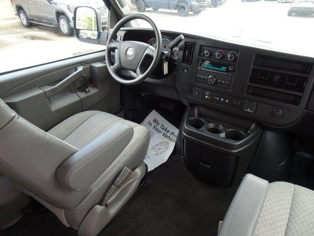 2025 Chevrolet Express Passenger 1LT