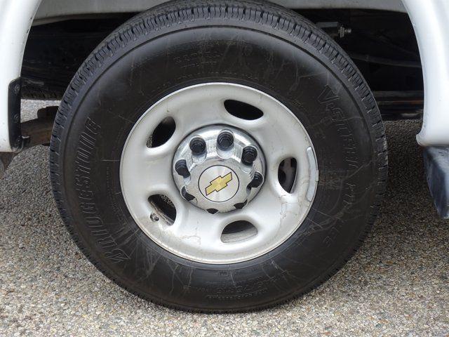 2025 Chevrolet Express Passenger 1LT