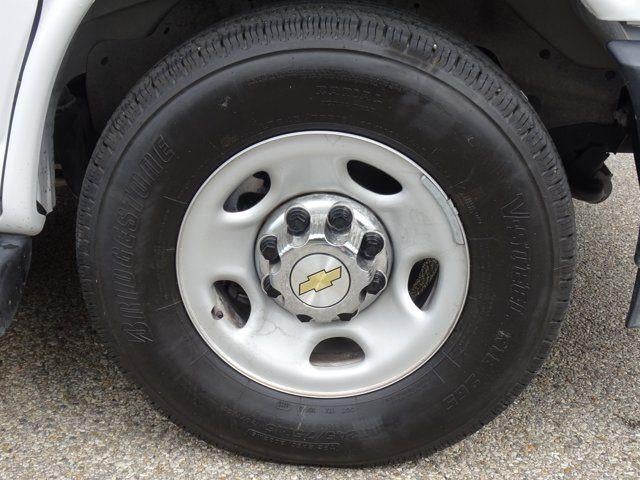 2025 Chevrolet Express Passenger 1LT