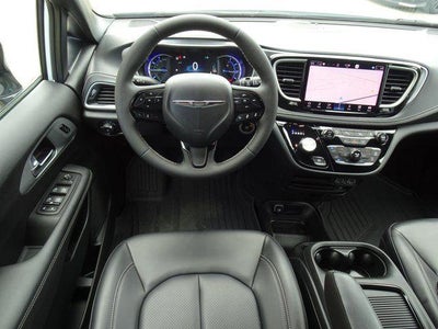 2024 Chrysler Pacifica Hybrid S Appearance Pkg