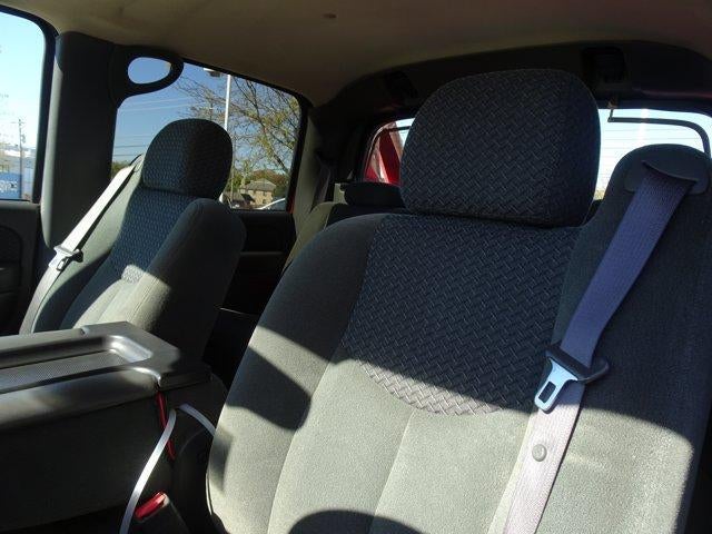 2004 Chevrolet Avalanche Base