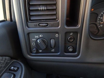 2004 Chevrolet Avalanche Base