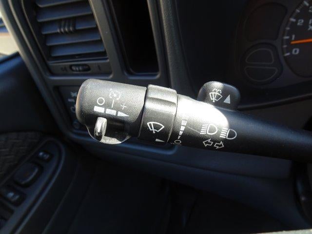 2004 Chevrolet Avalanche Base