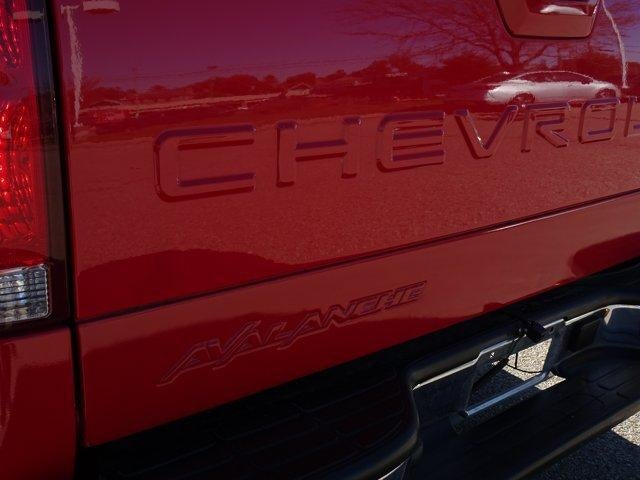 2004 Chevrolet Avalanche Base