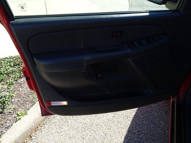2004 Chevrolet Avalanche Base