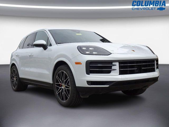 2024 Porsche Cayenne S's photo
